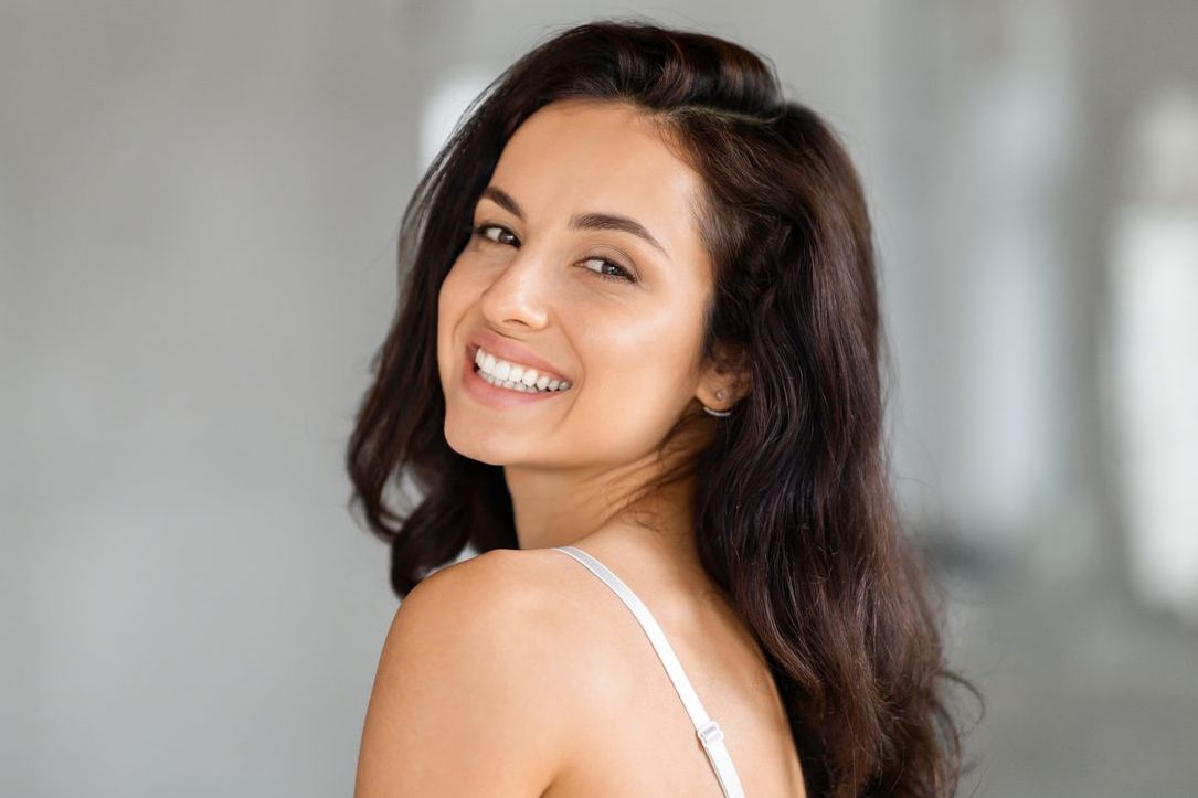 Sch&ouml;ne, attraktive Frau, mit glatter, frischer Ausstrahlung nach einer Gesichtsbehandlung.